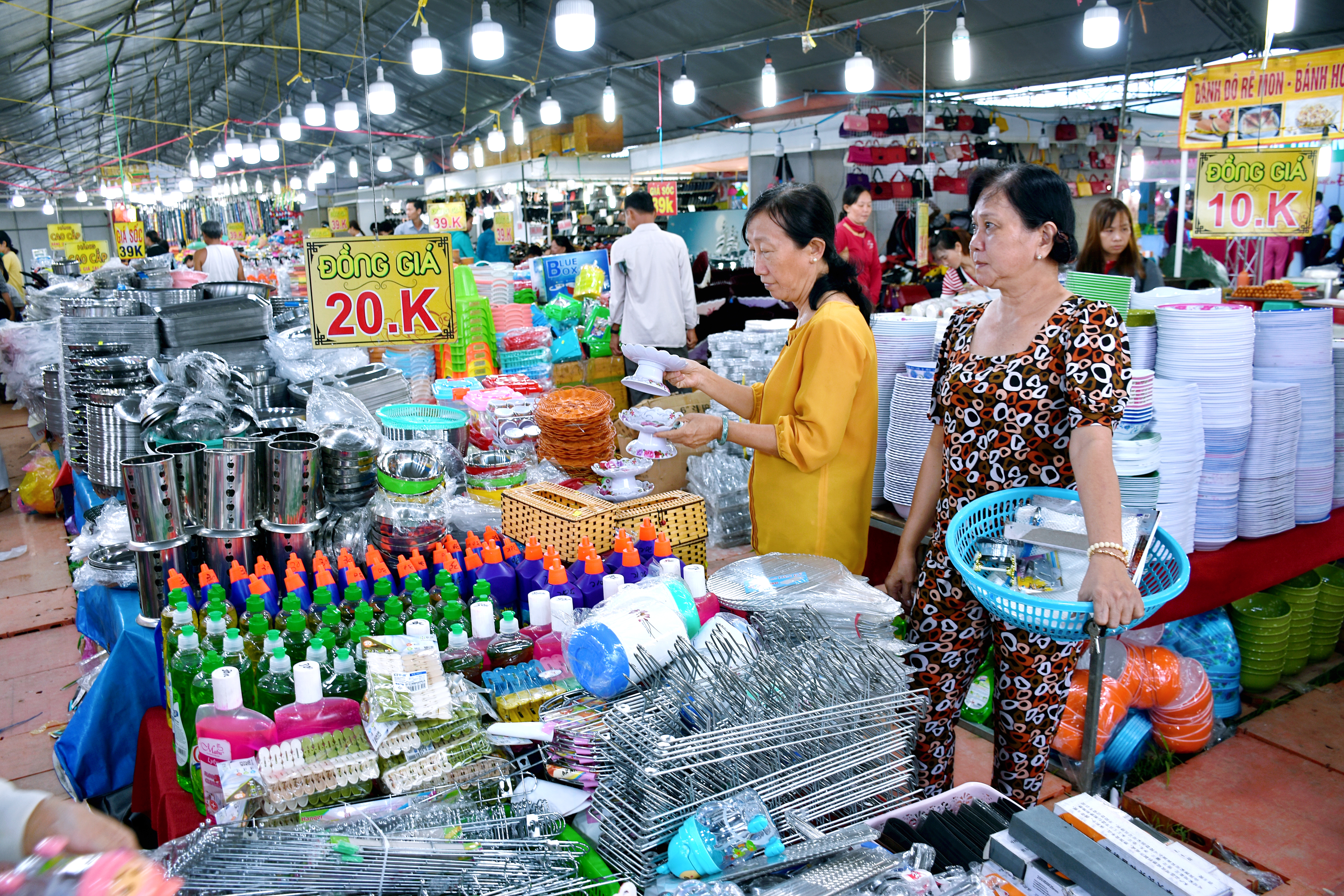 Tiếp tục mở rộng và phát triển thị trường tiêu thụ