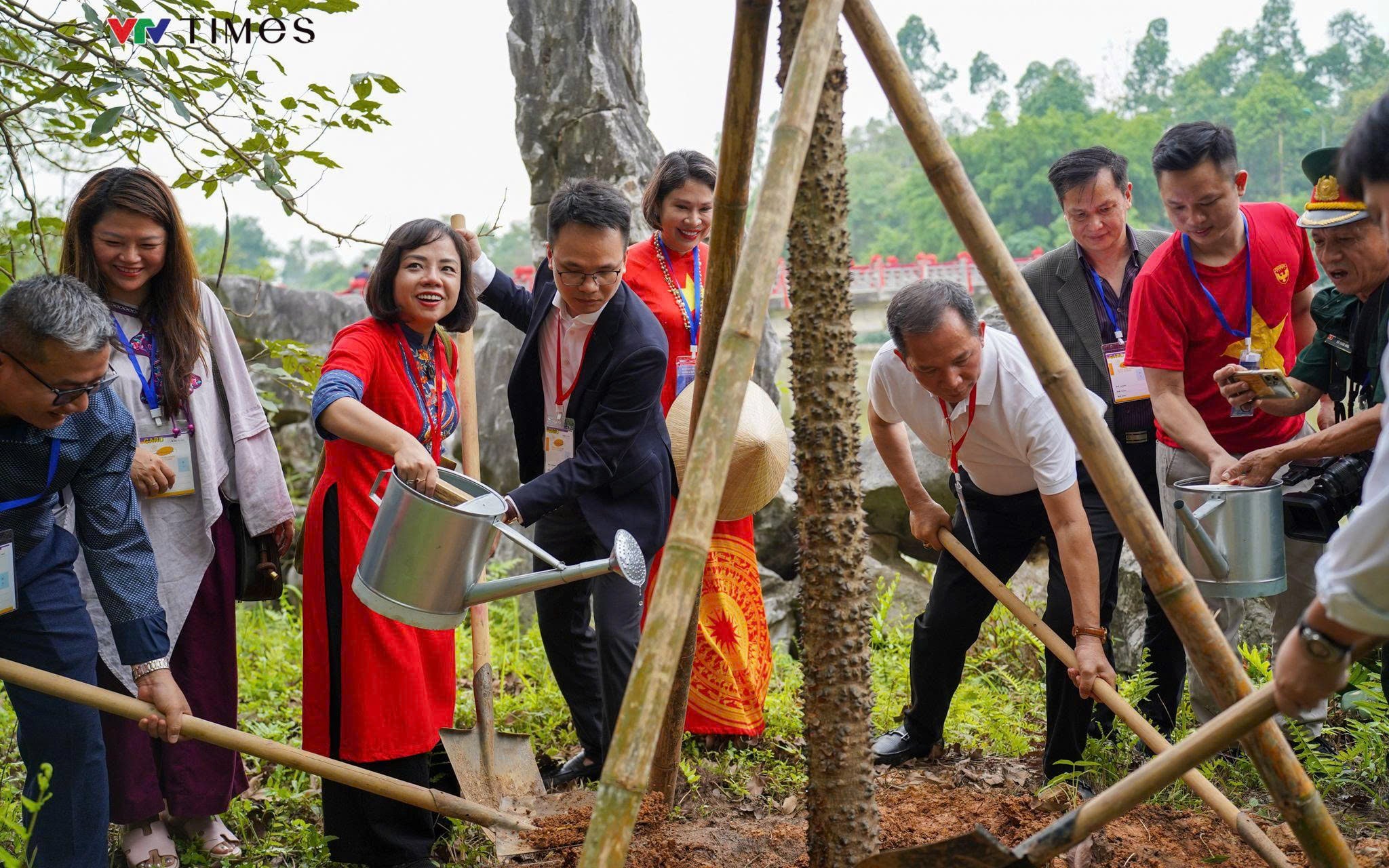 phat-dong-cuoc-thi-dai-su-trong-cay-nhi-su-trong-cay-gieo-mam-xanh-huong-ve-nguon-coi-11.jpg
