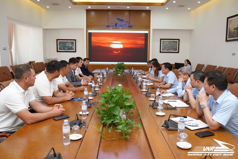 tong-cong-ty-ds-kyrgyzstan-tim-hieu-kinh-nghiem-quan-ly-khai-thac-van-hanh-va-bao-tri-ds-tai-viet-nam.jpg