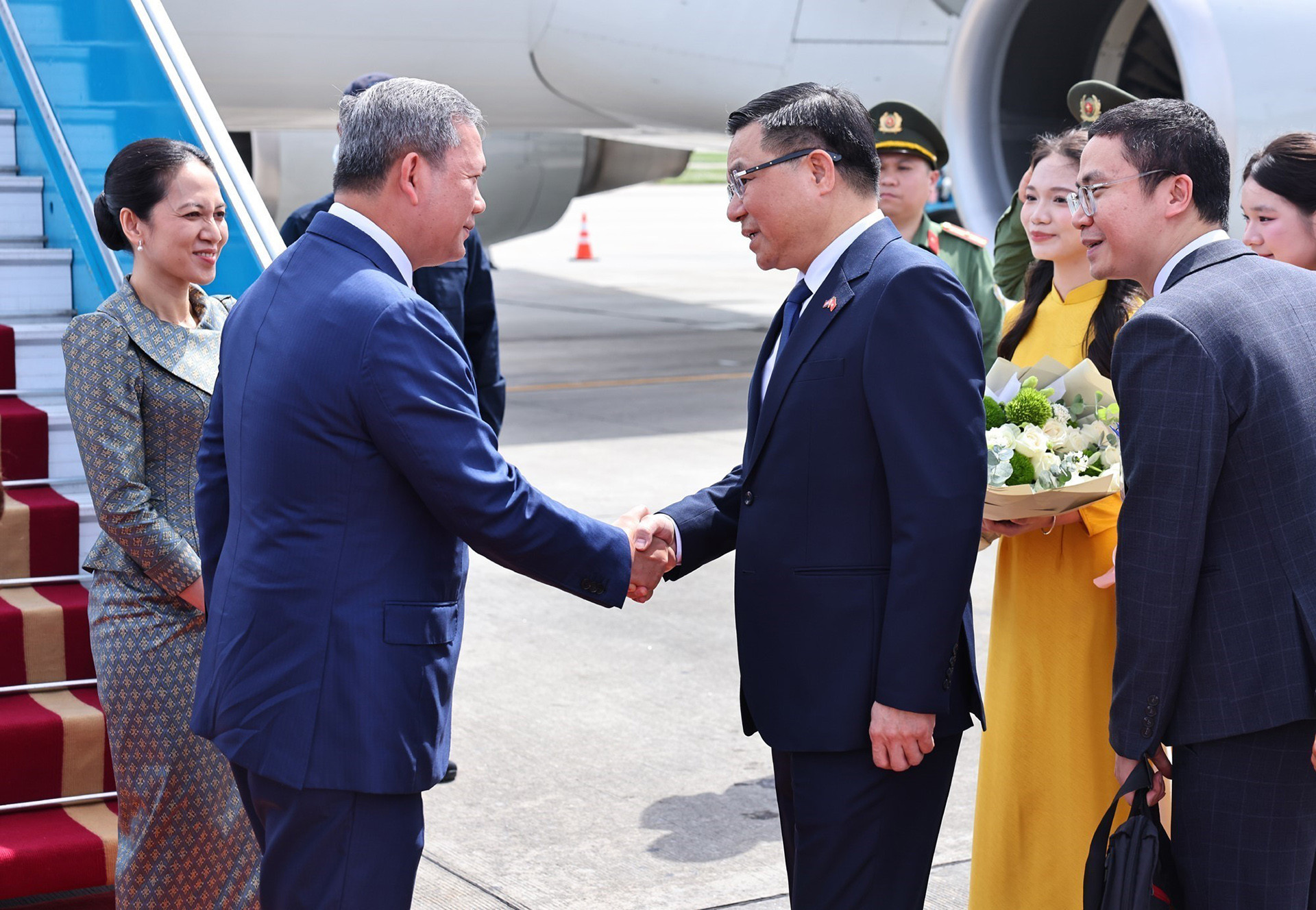 vna_potal_thu_tuong_campuchia_bat_dau_tham_chinh_thuc_viet_nam_va_tham_du_dien_dan_tuong_lai_asean_lan_thu_ba_8811891.jpg