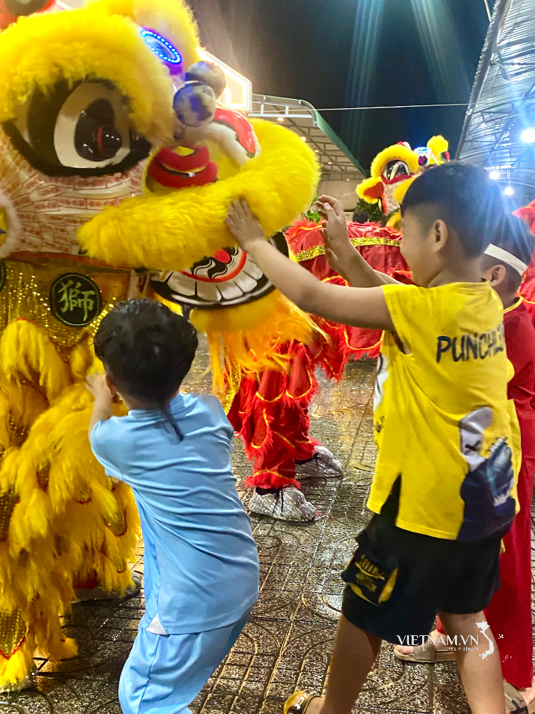 Vui đêm Trung Thu
