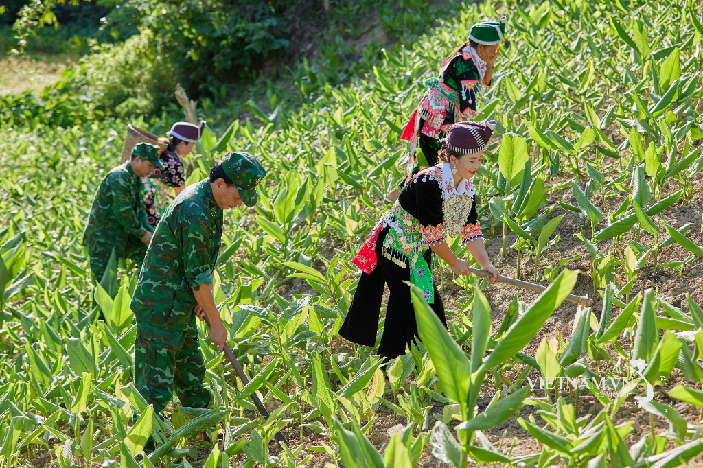 Des sourires sur le terrain