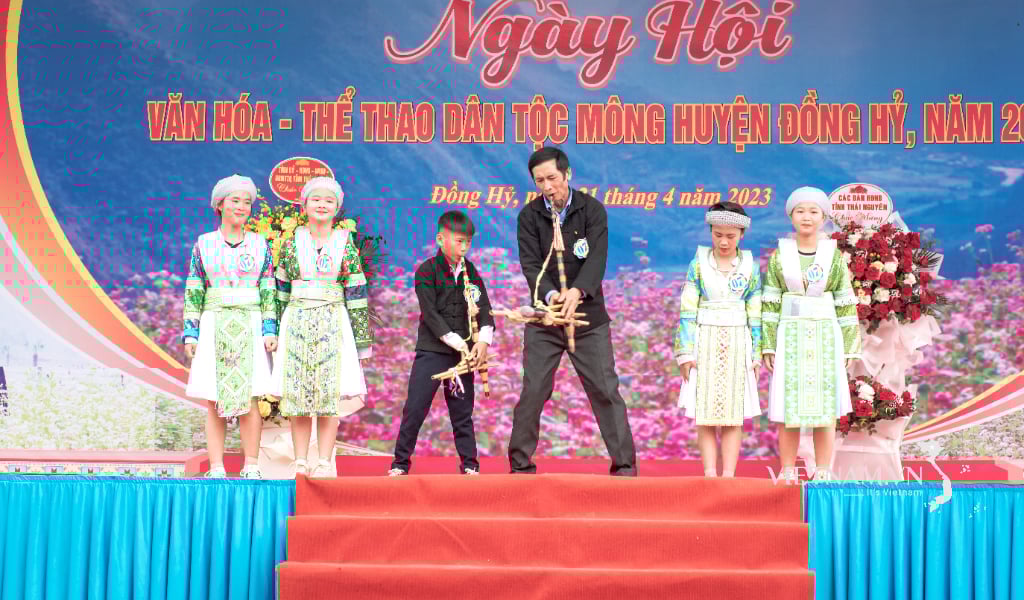 ខ្លុយខ្មែរ