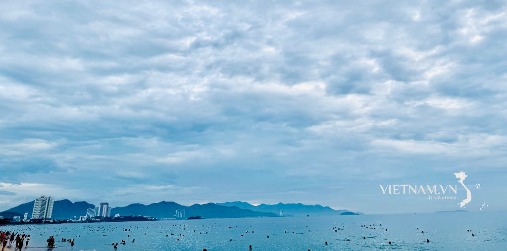 Hijau dalam satu warna - Nha Trang merangkumi kedua-dua langit dan lautan