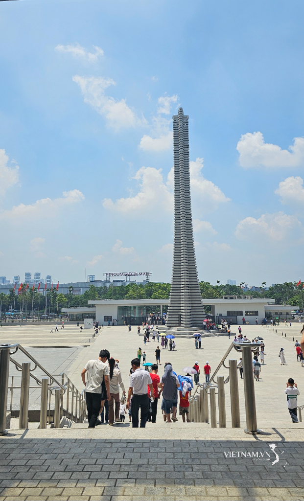 Kunjungi Museum Sejarah Militer Vietnam
