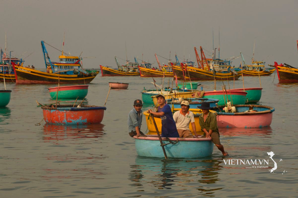 hình ảnh dân làng chài ven biển