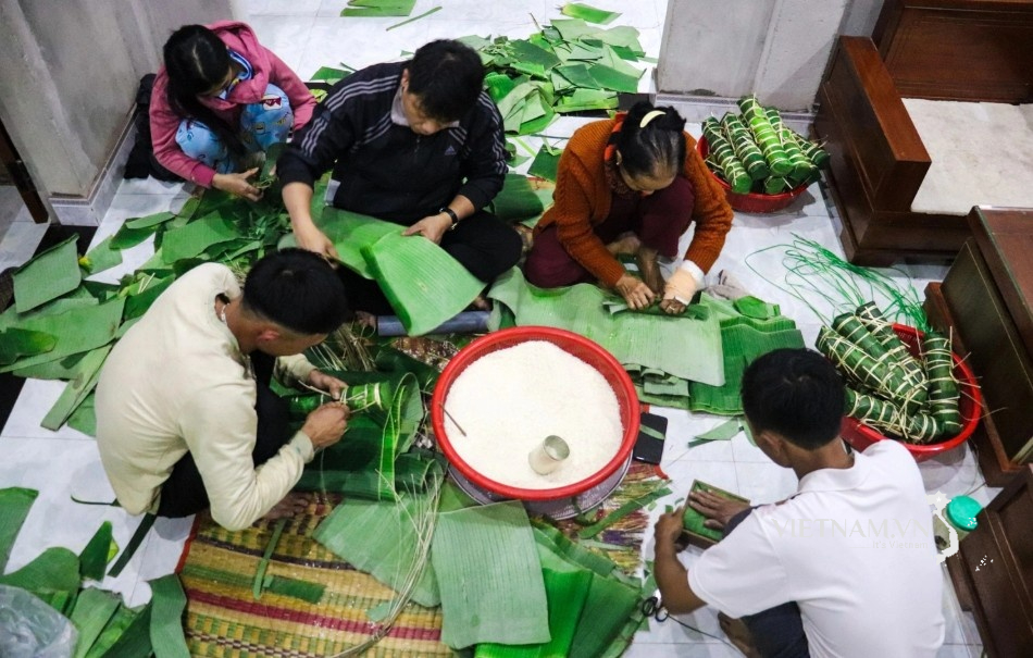 ຄວາມ​ສຸກ​ເມື່ອ​ຫໍ່ Banh Chung