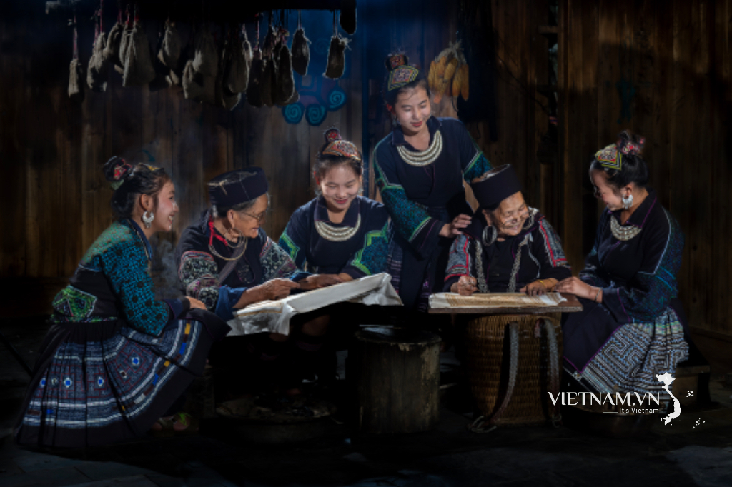 Tìm hiểu nghề vẽ sáp ông truyền thống