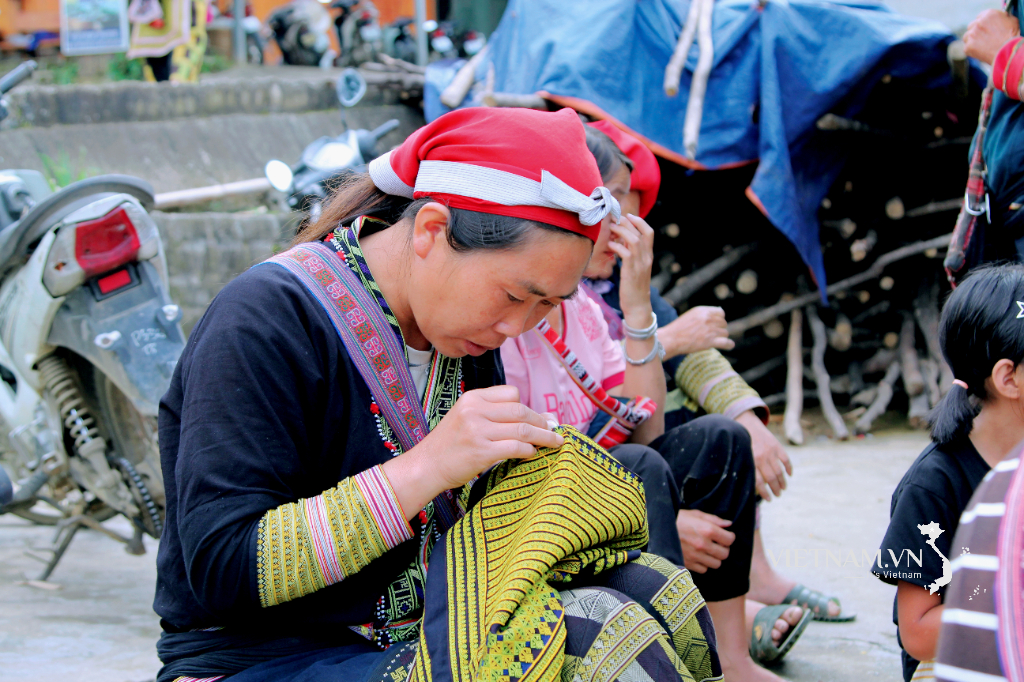 ການຖັກແສ່ວຂອງເດັກຍິງເຂດເນີນສູງ