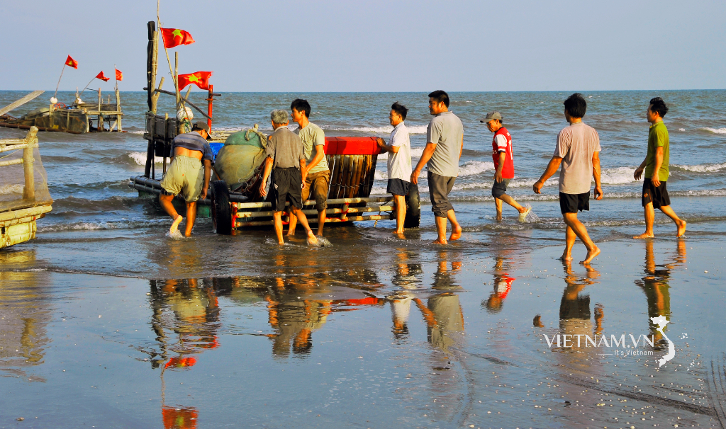 दीन चाऊ समुद्र तट पर दोपहर (2)