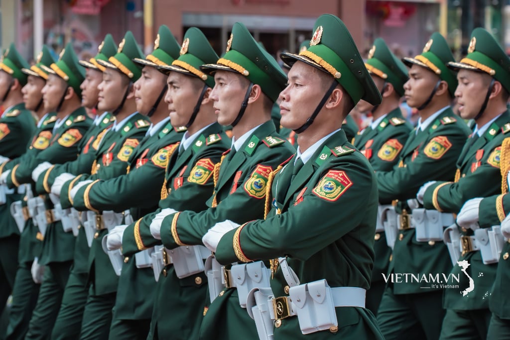 Đi Giữa Hòa Bình-5