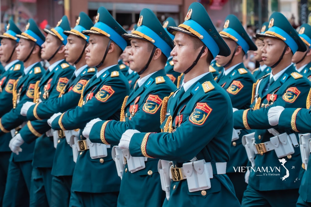 Đi Giữa Hòa Bình-6