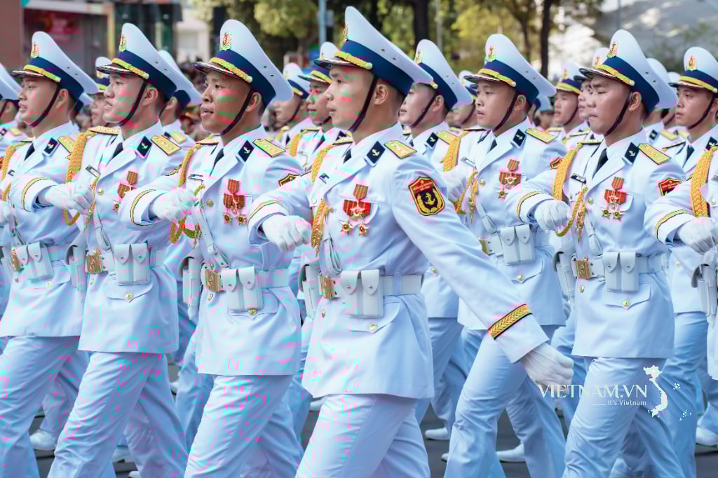 Đi Giữa Hòa Bình-7