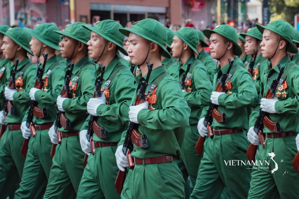 Đi Giữa Hòa Bình-9
