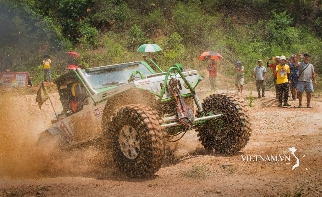 ការ​ប្រណាំង​ក្រៅ​ផ្លូវ បំពេញ​ចំណង់​ចំណូល​ចិត្ត ការ​ប្រឈម​នឹង​ភាព​ក្លាហាន-5
