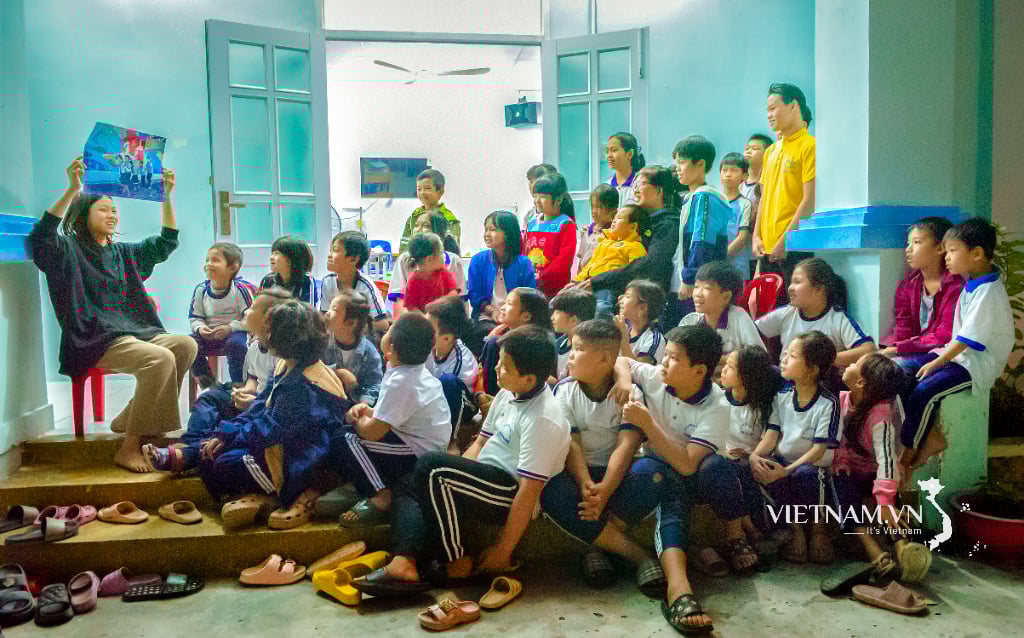 KIND MOTHER OF FOREIGN CHILDREN-3