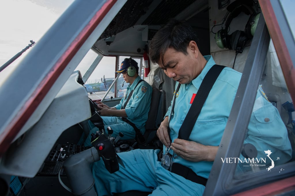 Air Brigade 918 actively practices performing transport aircraft for mission A80