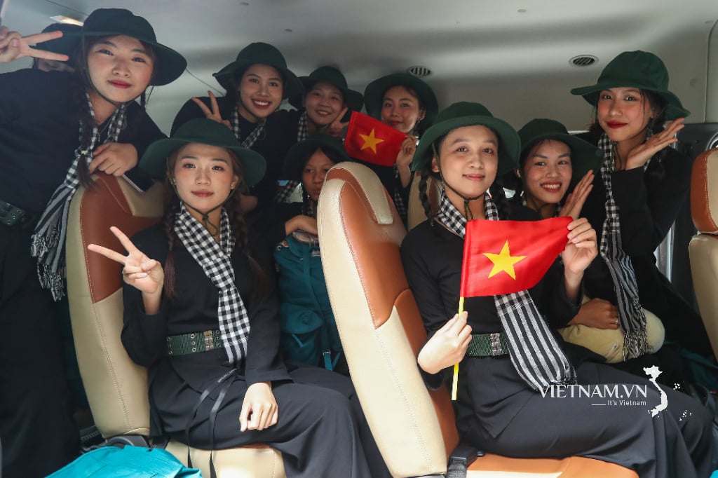 Les blocs du défilé du Sud étaient radieux lorsque le train est arrivé à la gare de Hanoi.-6