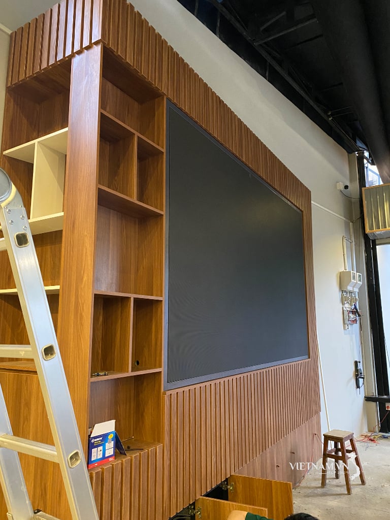 Installation d'écran TV LED-3