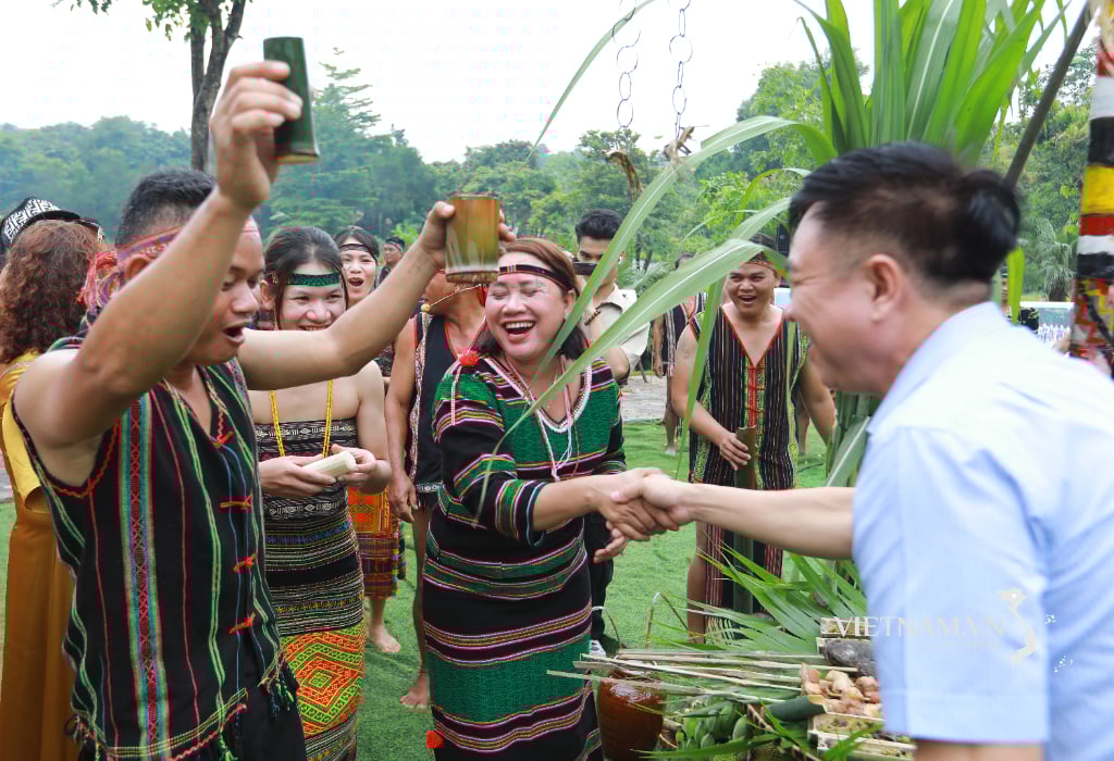 Återföreningsceremoni för den etniska gruppen M'nong i provinsen Binh Phuoc-5