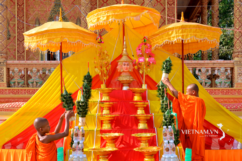 Tết cổ truyền Chol Chnam Thmay của đồng bào Khmer Nam Bộ