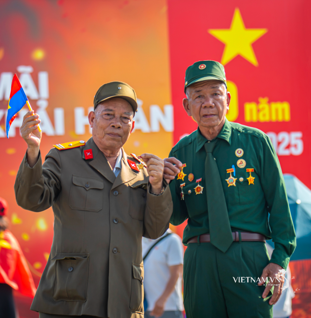 Kỷ niệm 50 năm giải phóng Miền Nam thống nhất đất nước Việt Nam-6