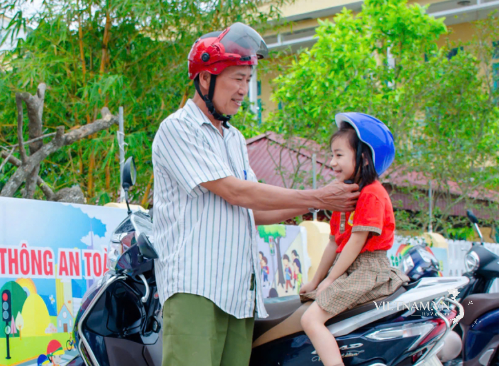 Bé với An toàn Giao thông-1
