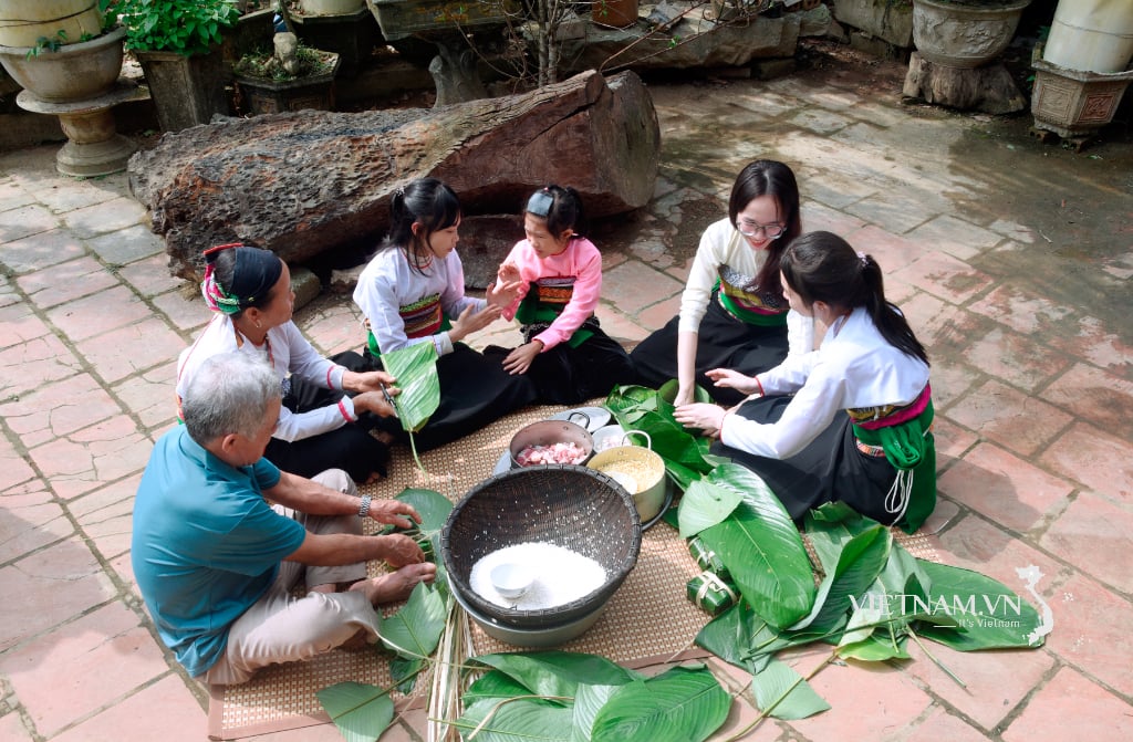LEARN HOW TO MAKE TET RICE CAKES!