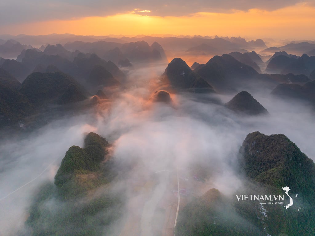 Sương sớm Thông Huề 