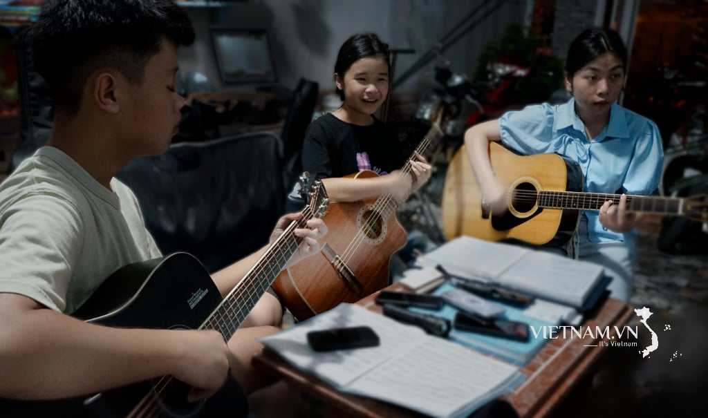 Lớp thanh nhạc hè