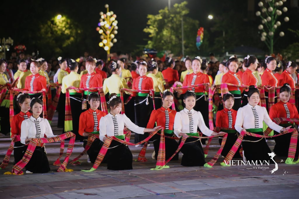 Der arven fra thailandsk Xoe-dans skinner - 4