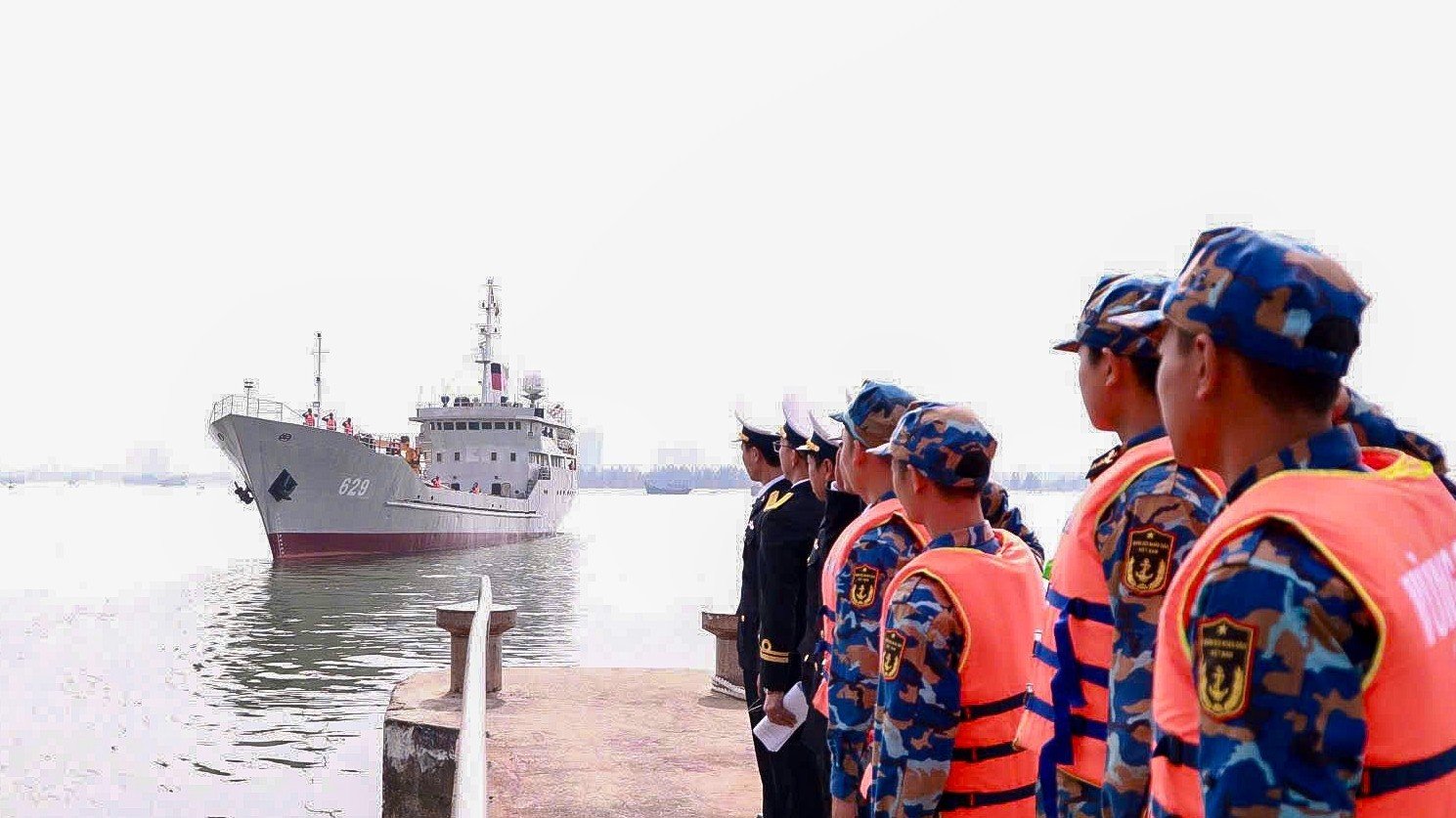 Naval Region 3 ships leave port to perform duty at sea during Lunar New Year 2025