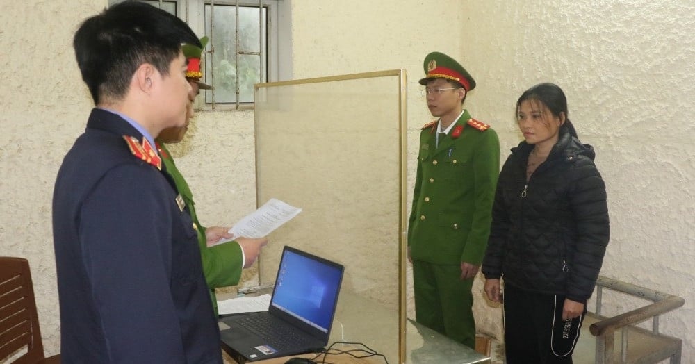 Arrested 3 subjects buying and selling sun bears and king cobras