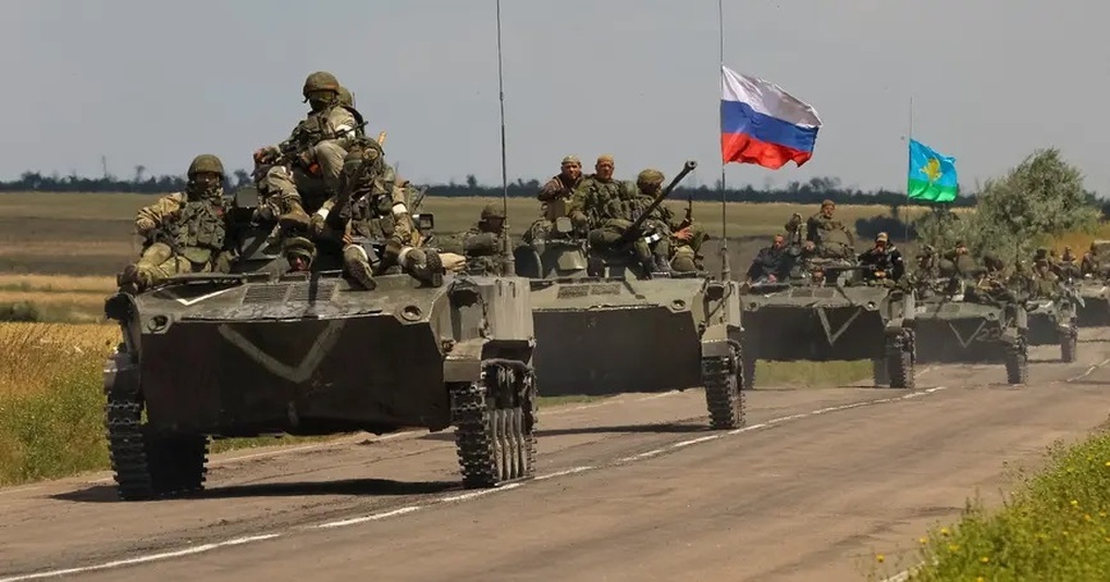 Đoàn xe tăng thiết giáp lớn của Nga bị Ukraine phá hủy gần Avdiivka - 1