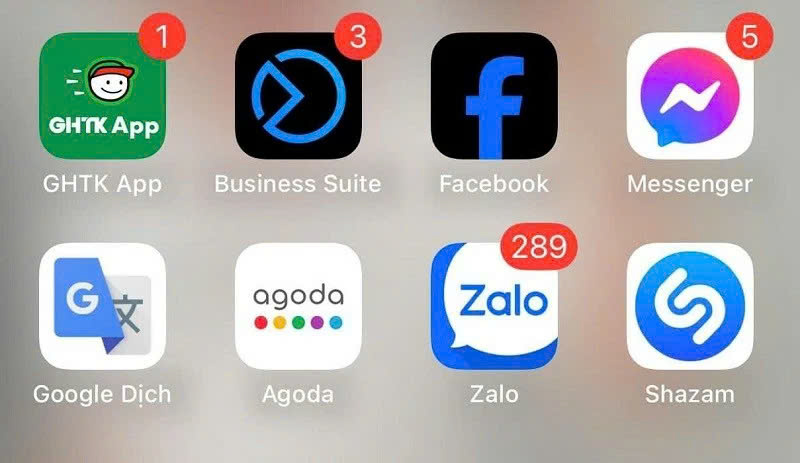 Facebook bestätigt, dass es sich bei dem schwarz-blauen Logo um einen technischen Fehler handelt. Bild 1