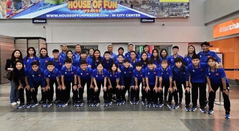 L'équipe féminine du Vietnam arrive à Prague (République tchèque)