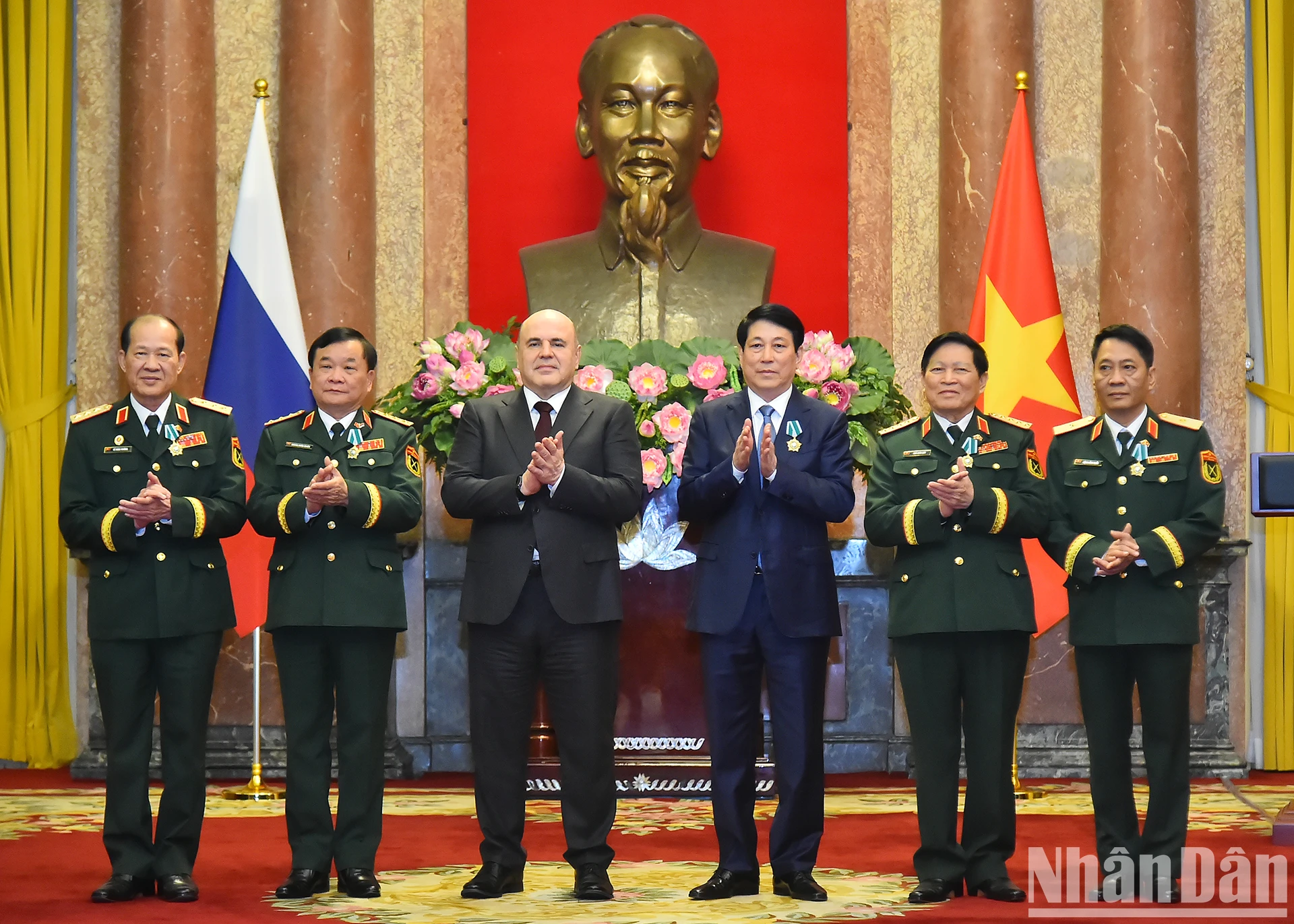 [Foto] Präsident Luong Cuong erhält die Freundschaftsmedaille des Staates der Russischen Föderation Foto 9