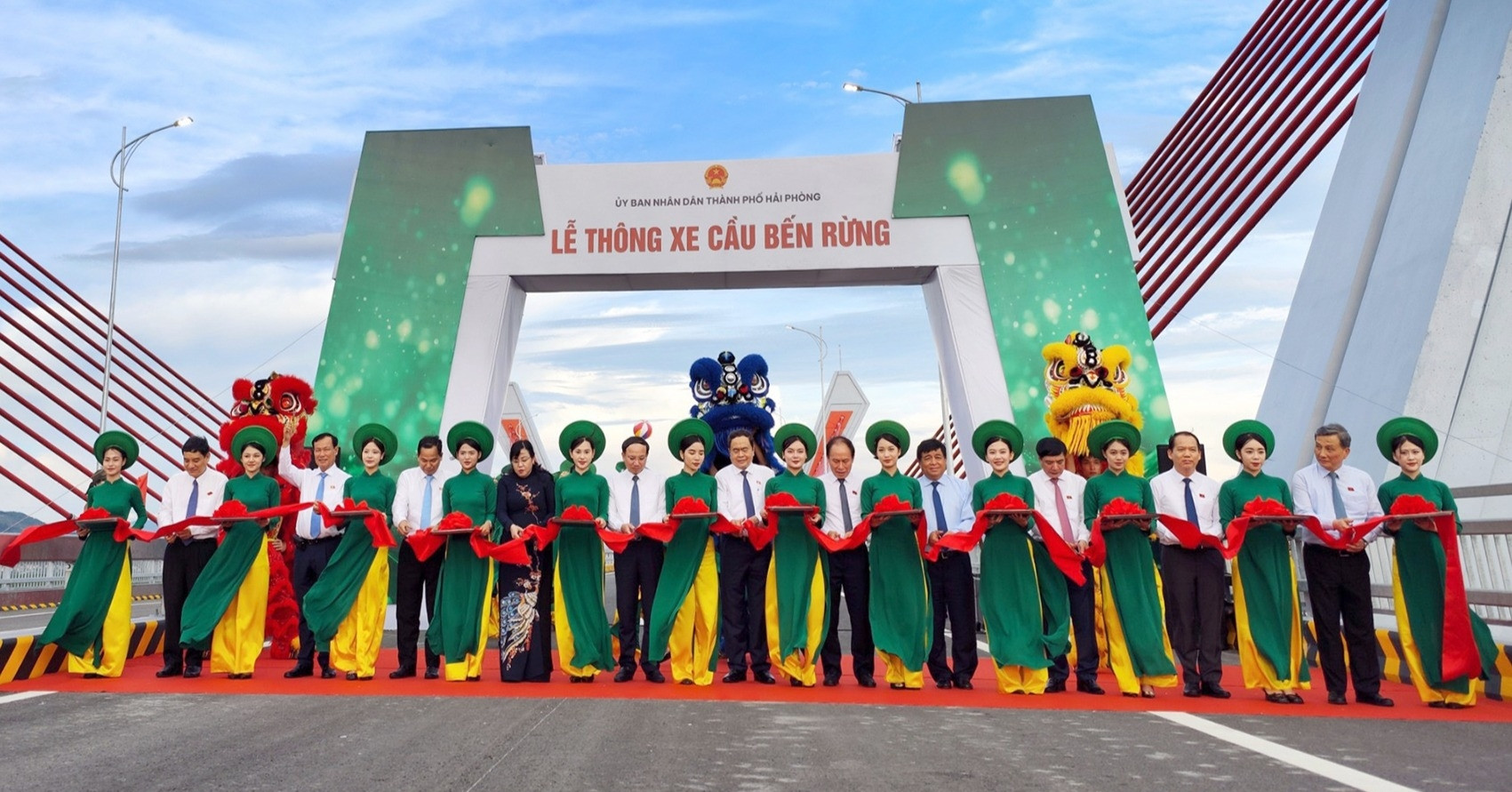 Le président de l'Assemblée nationale assiste à la cérémonie d'ouverture du pont Ben Rung reliant Hai Phong à Quang Ninh