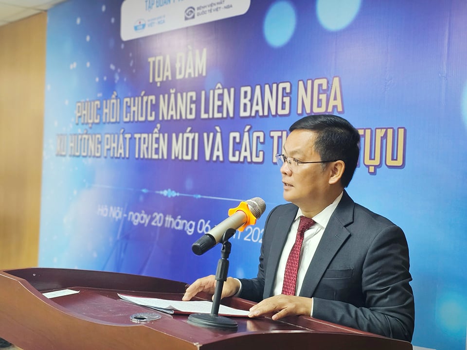 Dr. Vuong Anh Duong - Deputy Director of the Department of Medical Examination and Treatment Management, Ministry of Health spoke at the seminar.