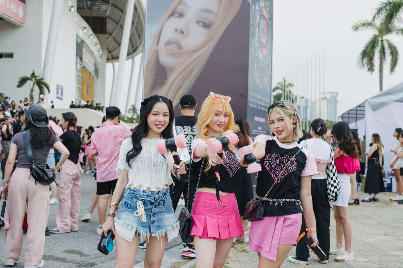 Giới trẻ Việt biến show Blackpink thành sàn diễn thời trang sành điệu - 10