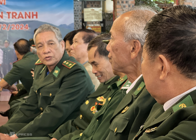 Los veteranos del Puesto 33 Ma Lu Thang (Lai Chau) se reunieron en Hanoi en la mañana del 17 de febrero. Foto: Hoang Phuong