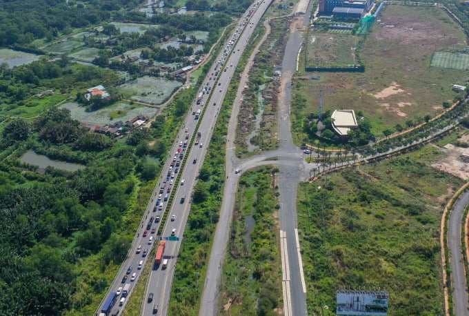 ទីក្រុងហូជីមិញ - Long Thanh - Dau Giay Expressway ផ្នែកឆ្លងកាត់ទីក្រុង Thu Duc ខែមេសា ឆ្នាំ 2022។ រូបថត៖ Quynh Tran