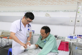 Salvando el brazo de un paciente con una arteria radial cortada debido a un vidrio roto