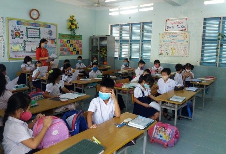 Une salle de classe de l'école primaire Cam Nghia 2. (Photo du site web de l'école)