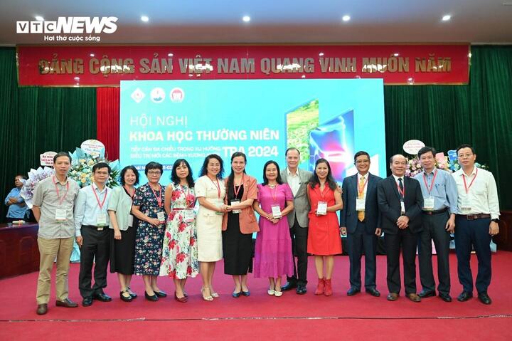 La conferencia contó con la participación de destacados expertos en el campo del sistema musculoesquelético en Vietnam.