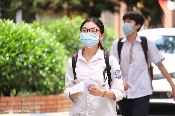 Candidatos que toman el examen de ingreso a la Escuela Secundaria para Estudiantes Talentosos en Ciencias Naturales, Universidad de Ciencias Naturales, Universidad Nacional de Vietnam, Hanoi, junio de 2021. Foto: Duong Tam
