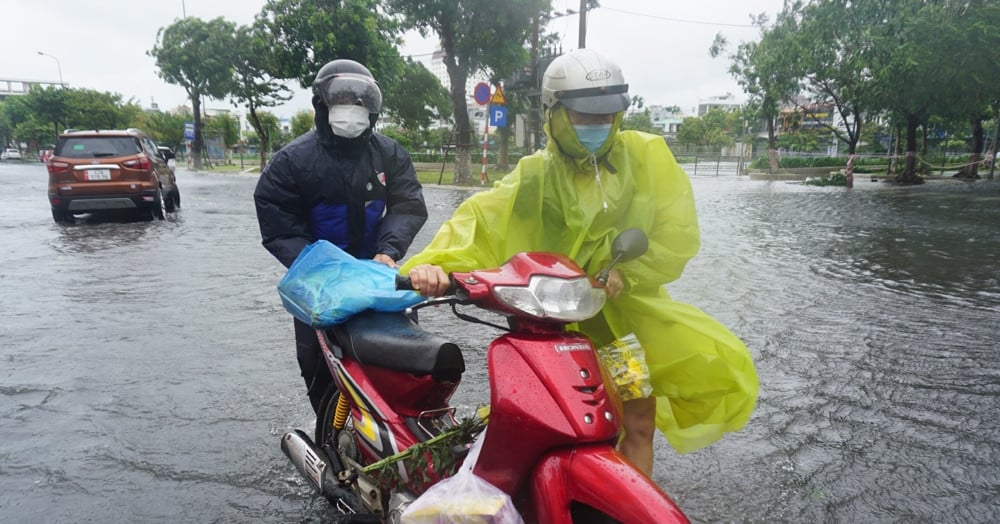 Mưa rào gián đoạn kèm giông, trời dịu mát