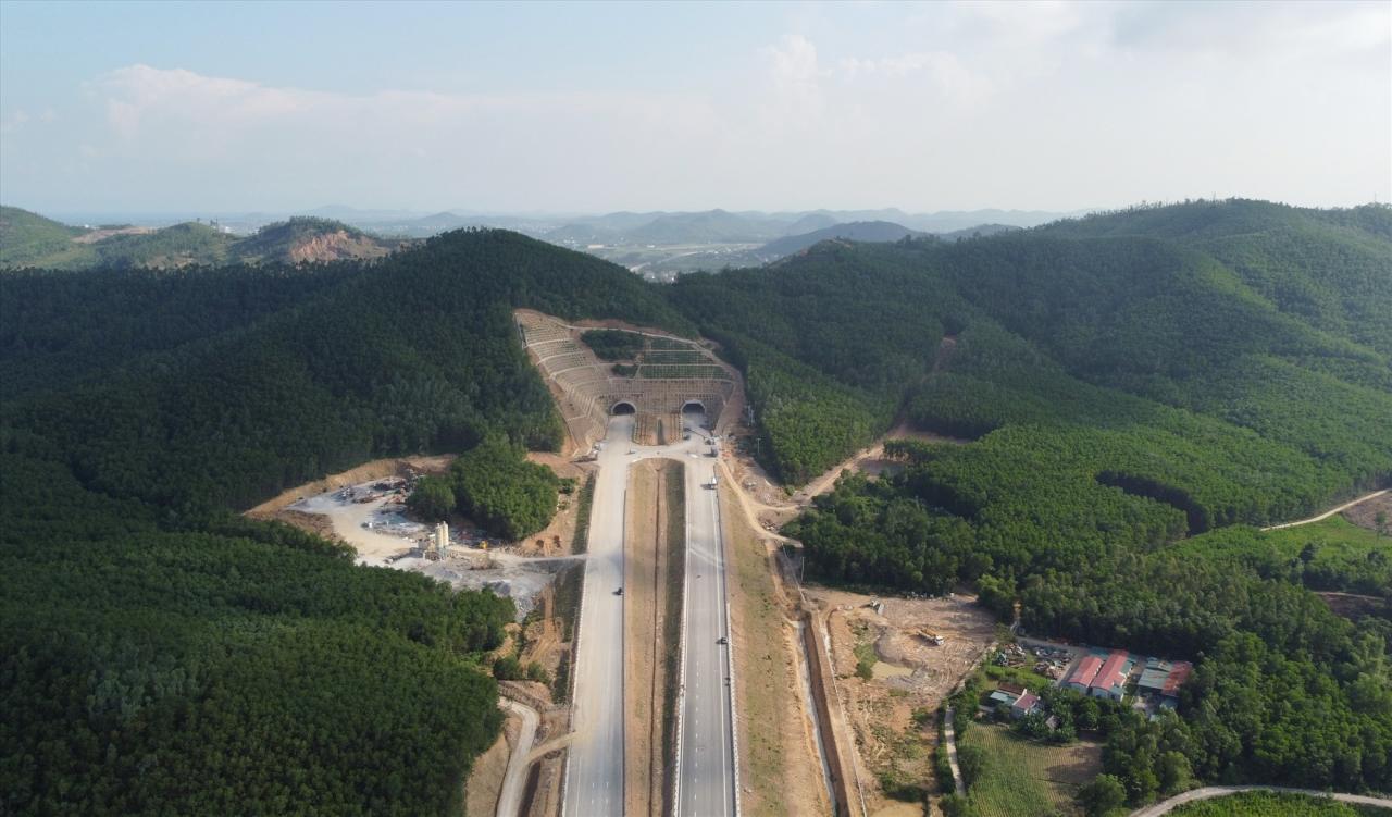 El túnel Truong Vinh en la autopista Nghi Son-Dien Chau está listo para su inauguración.