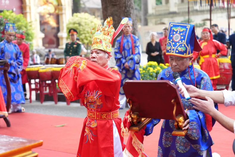 Hoàng thành Thăng Long rực rỡ trong Lễ dâng hương khai xuân ảnh 2