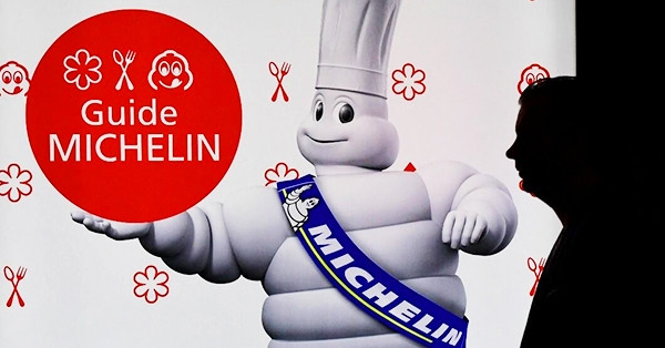 Pourquoi les étoiles Michelin ne brillent plus dans le monde